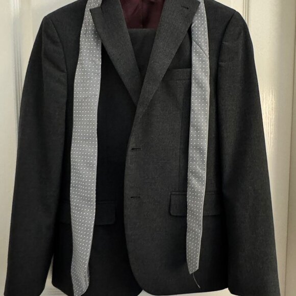Boys' Charcoal Suit - Picture 6 of 7